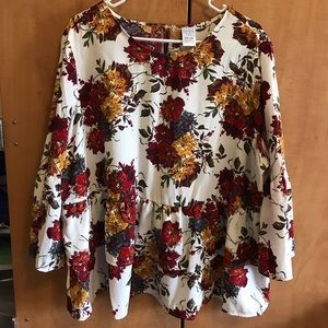 Three-quarter sleeve blouse